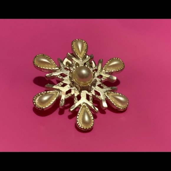 Vintage Pin - Picture 2 of 5